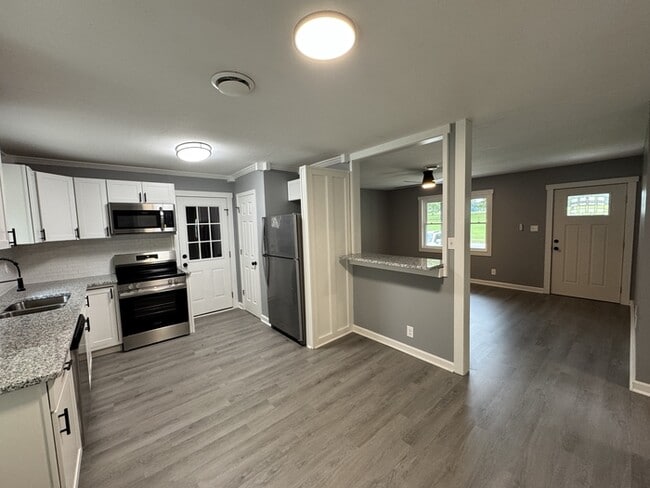 Building Photo - 3620 SW Cerro Vista St