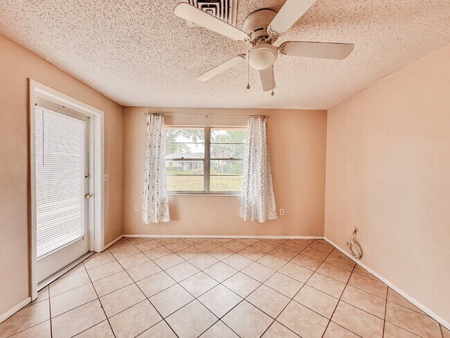 Building Photo - Gorgeous Venice home near beaches and town and highways