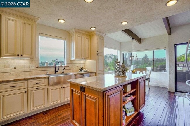 Building Photo - 44 Pulido Ct