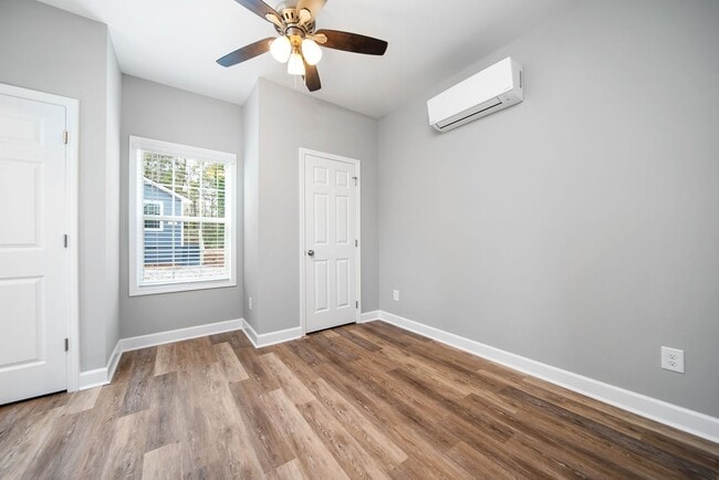 Building Photo - Cottage in Auburn!
