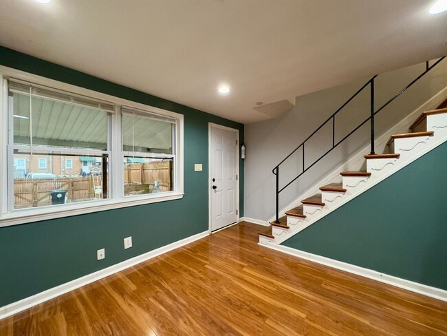 Building Photo - Charming 2 Bedroom/1 Bathroom Townhome in Dundalk, MD!