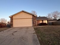 Building Photo - Nice 3 Bed 2 Bath 2 Car Garage Home, Total Electric
