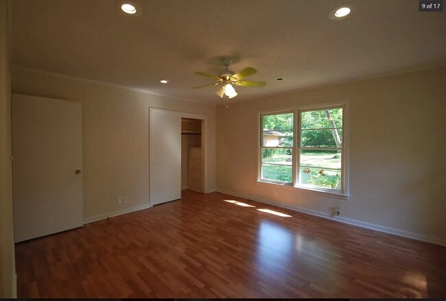 Building Photo - 2120 Belmont Dr