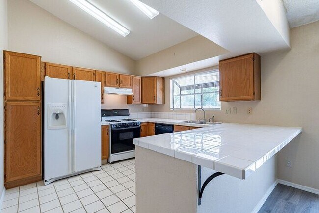 Building Photo - Bright, Spacious & Ready to Welcome You Ho...