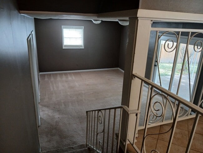 Building Photo - House