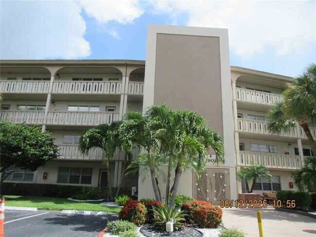Building Photo - 1901 Bermuda Cir