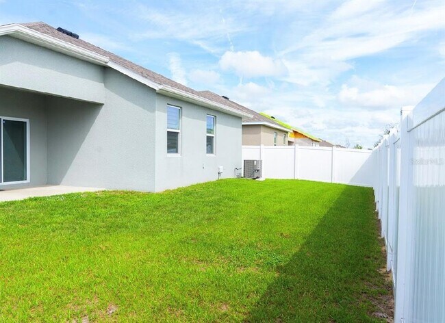 Building Photo - 445 Silver Palm Dr