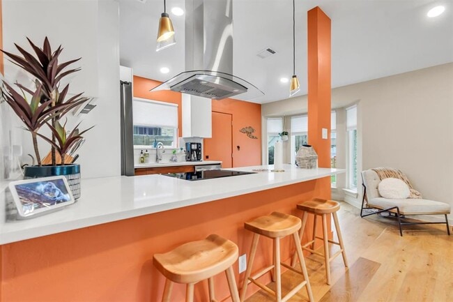 Building Photo - 9700 Sugar Hill Dr