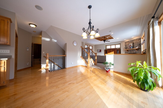 Building Photo - 572 Danube Ave