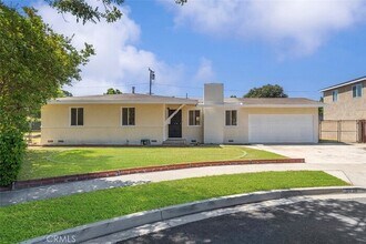 Building Photo - Move-In Ready 3-Bedroom Home on an Oversiz...