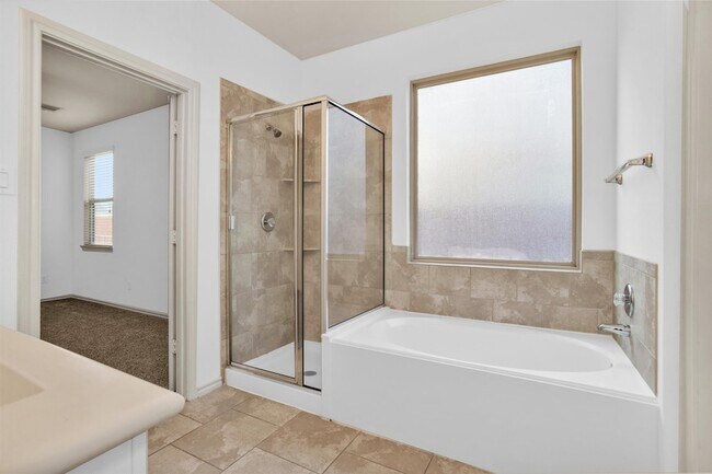 Building Photo - 2730 Donellan Dr