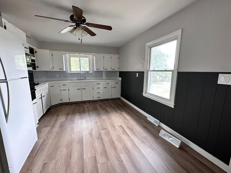 Kitchen - 2805 NE 56th Ter