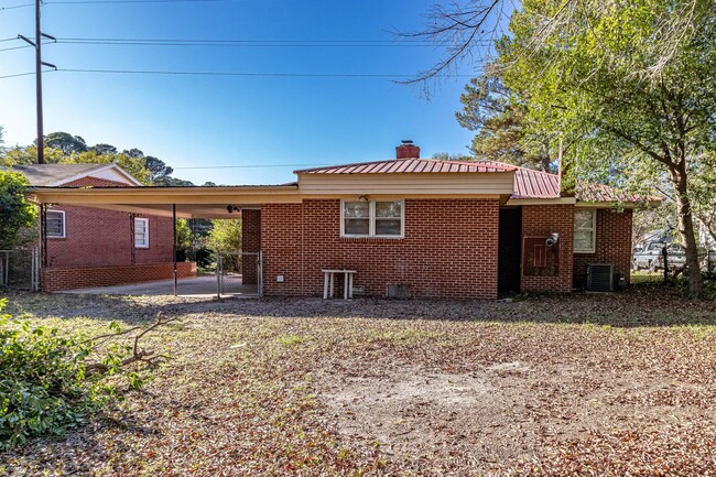 Building Photo - Brick Home For Rent in Goldsboro! 3 Bedroo...