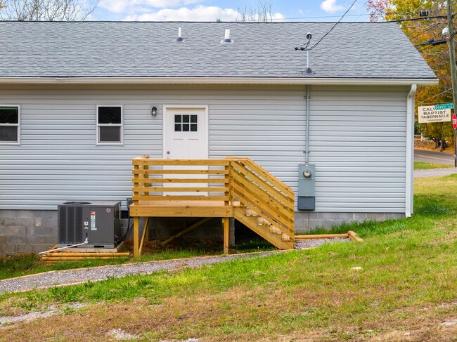 Building Photo - 6900 Seaver Dr NW