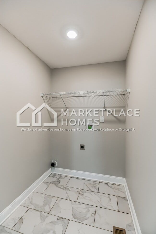 Building Photo - 534 Somerset Ln