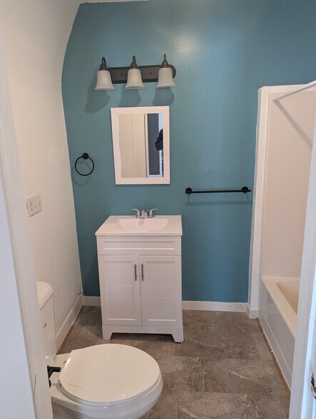 Building Photo - 64 E Maple