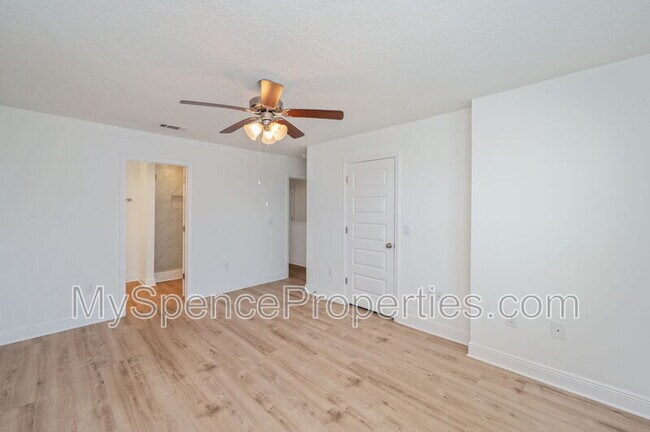Building Photo - 5 Renea Cv