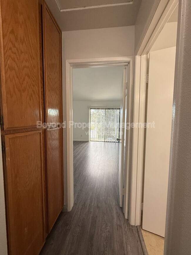 Building Photo - 8535 Paradise Valley Rd