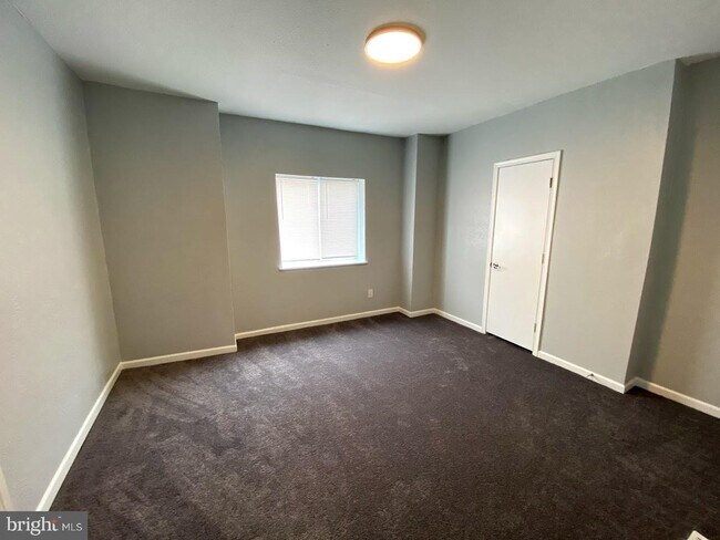 Building Photo - 4534 Wayne Ave