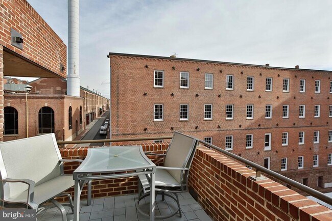 Building Photo - 1015 33rd St NW