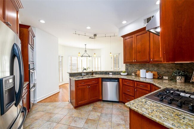 Building Photo - 1560 Oak Park Cove