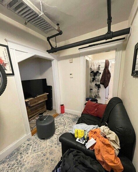Building Photo - 9 Barrows St