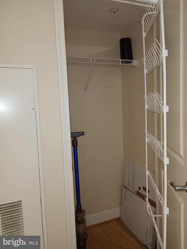 Building Photo - 11800 Sunset Hills Rd