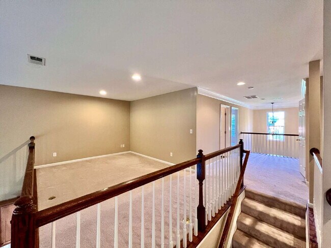 Building Photo - EXCELLENT LOCATION!