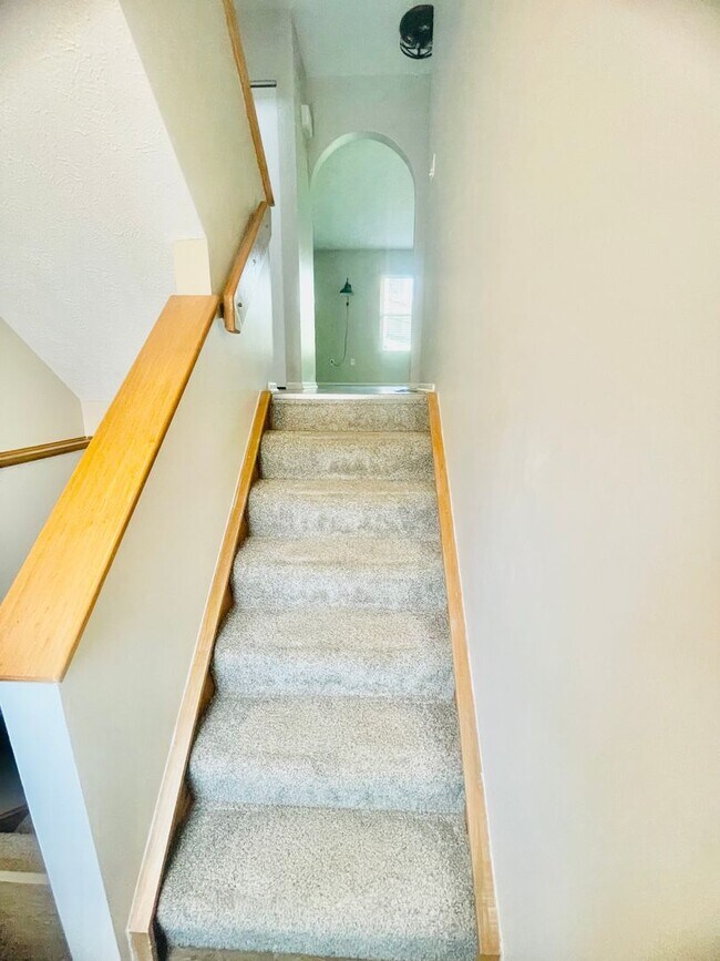 Building Photo - 3-Bedroom 2.5 bath Townhome in Imperial – Style, Space & Sophistication