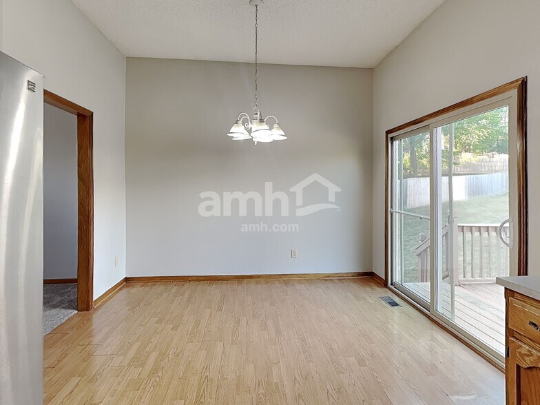 Building Photo - 6103 N Evans Ave