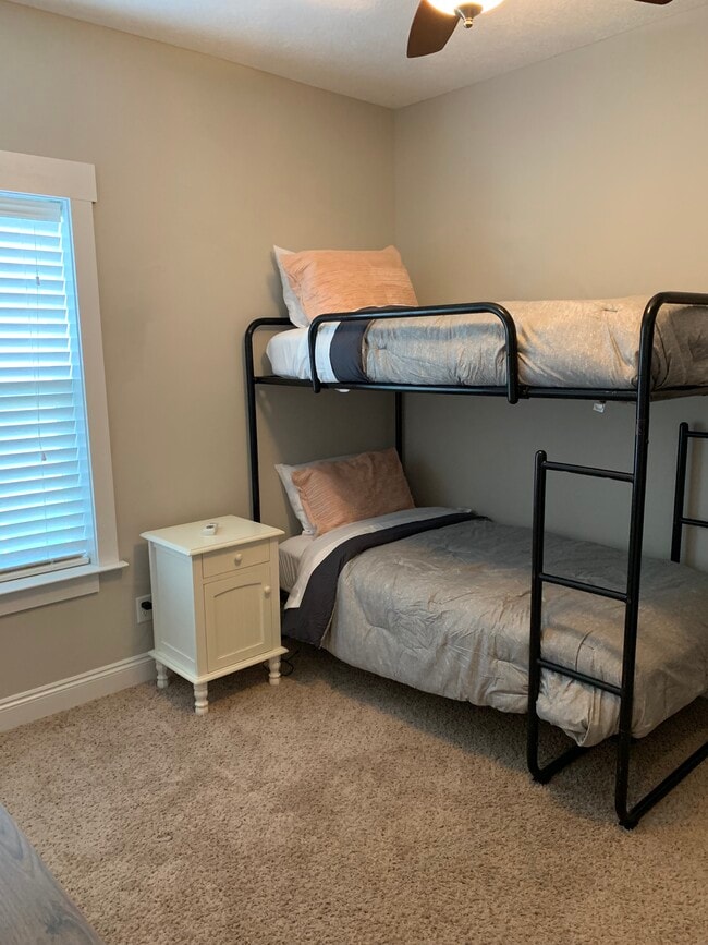 Building Photo - 161 Escanaba Ave