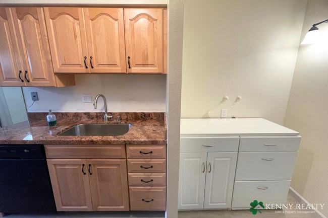 Building Photo - Updated 3 Bedroom Condo in South San Francisco