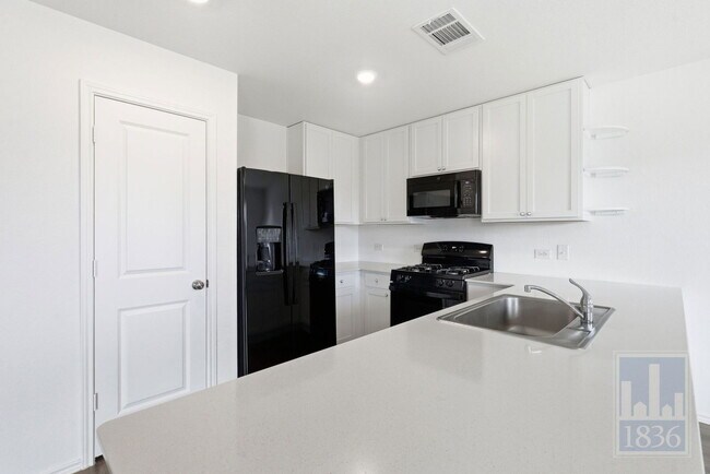 Building Photo - 2213 Cyclone Dr