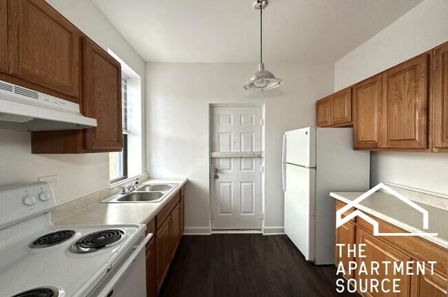 Building Photo - 3627 W Dickens Ave