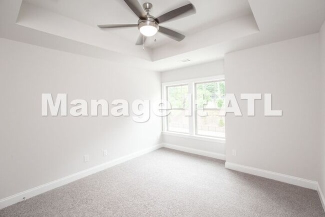 Building Photo - 4 Bedroom Townhome in Chamblee
