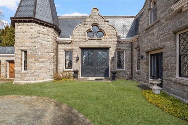 Building Photo - 60 Old Beach Rd