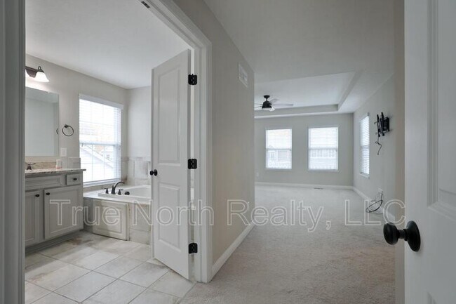 Building Photo - 1412 Leesland Dr
