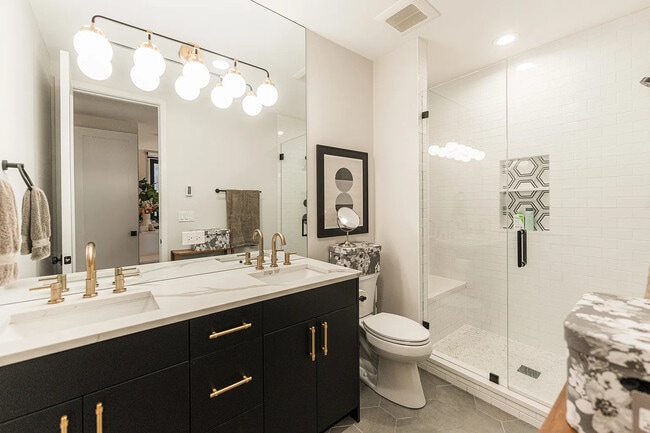 Building Photo - 1703 W Chicago Ave