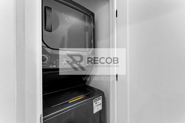 Building Photo - 8353 Ivory Coast Dr