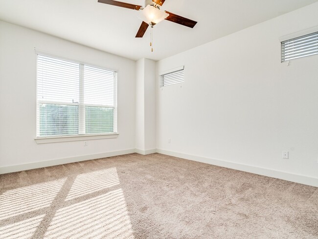 Building Photo - 2215 Capulet St