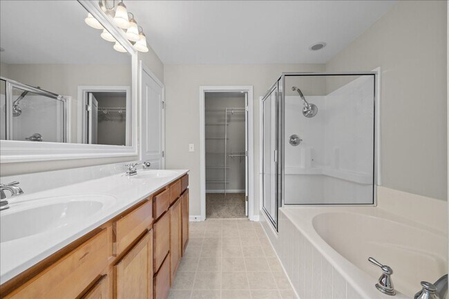 Building Photo - Well Maintained Three Bedroom Home!