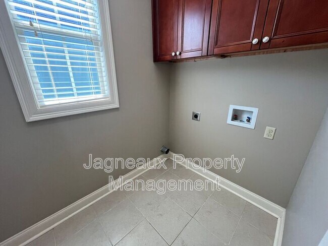 Building Photo - 114 Hargrave Dr