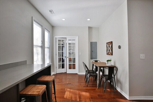 Building Photo - 137 E Tompkins St