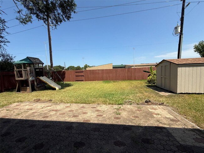 Building Photo - 6931 Echo Pines Dr
