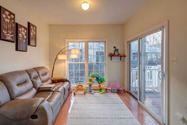 Building Photo - 8827 Montjoy Pl