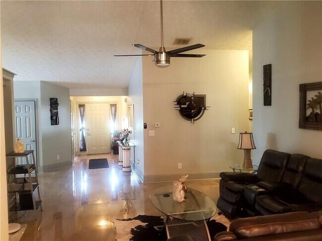 Building Photo - House - 4.5 beds 2 baths.