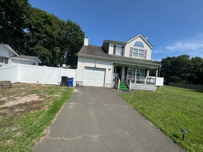 Building Photo - 83 A Lynbrook Rd