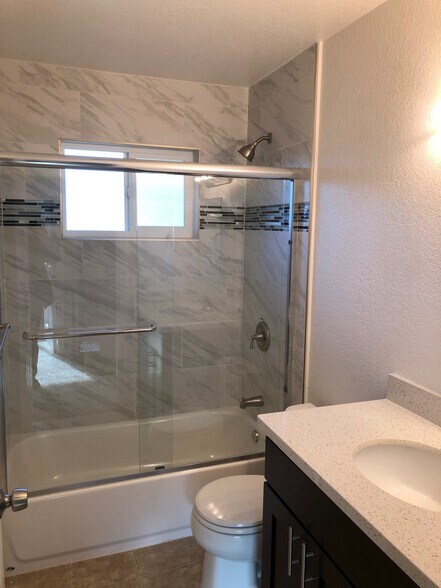 Building Photo - 366 Rose Ave