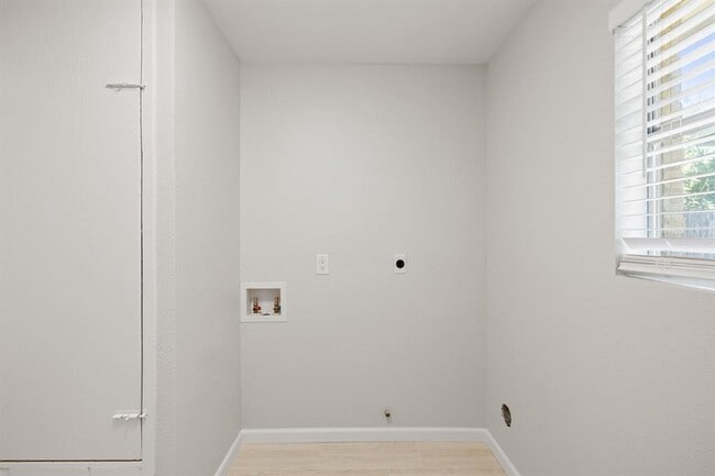 Building Photo - 10300 Rutland Village E