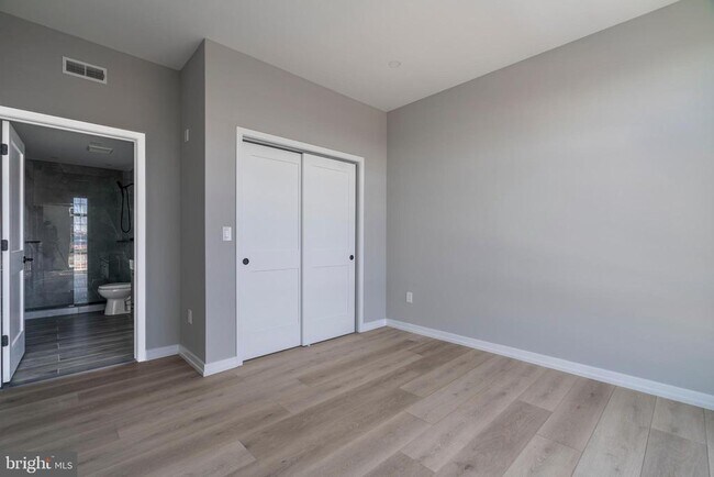 Building Photo - 2401 Washington Ave